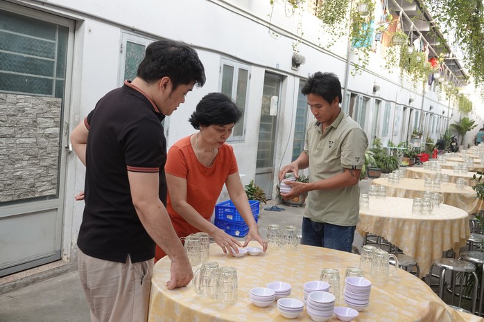 Một chủ nhà trọ chi 150 triệu đồng tổ chức tất niên, tặng quà Tết cho công nhân- Ảnh 2. Một chủ nhà trọ chi 150 triệu đồng tổ chức tất niên, tặng quà Tết cho công nhân- Ảnh 2.