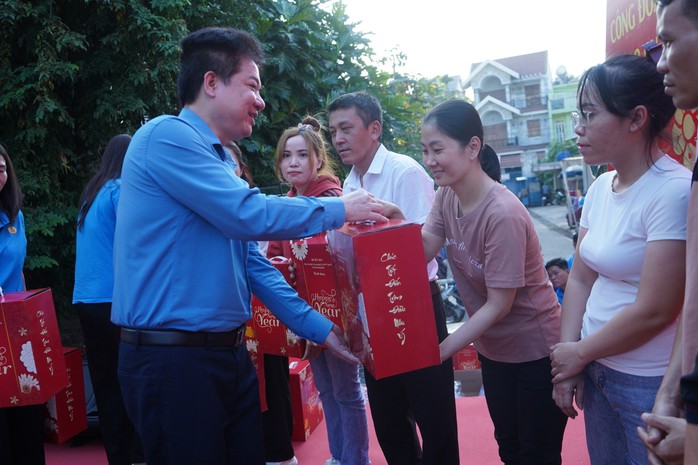 Tết đến sớm với công nhân cao su- Ảnh 1. Tết đến sớm với công nhân cao su- Ảnh 1.