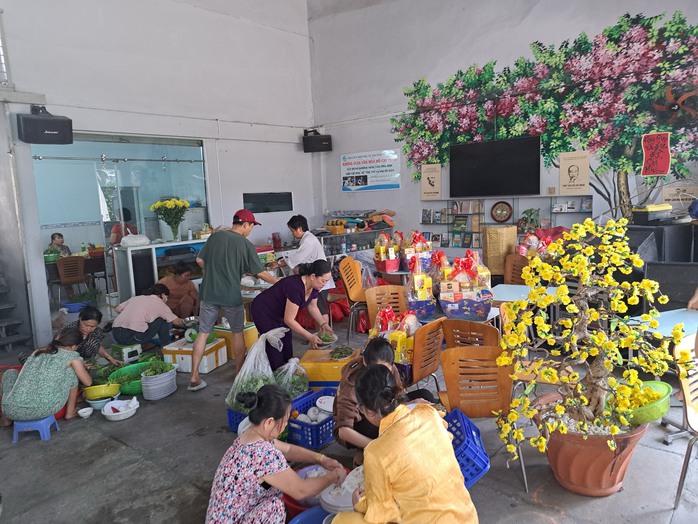 Một chủ nhà trọ chi 150 triệu đồng tổ chức tất niên, tặng quà Tết cho công nhân- Ảnh 4. Một chủ nhà trọ chi 150 triệu đồng tổ chức tất niên, tặng quà Tết cho công nhân- Ảnh 4.