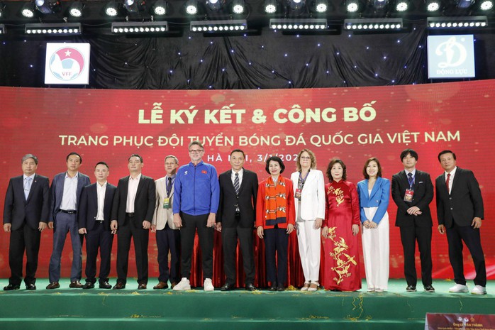 Lễ công bố trang phục mới của ĐTQG Việt Nam- Ảnh 2. Lễ công bố trang phục mới của ĐTQG Việt Nam- Ảnh 2.