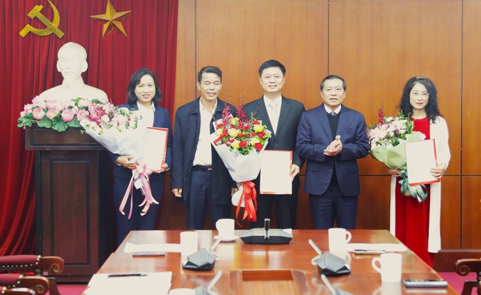 Ban Tuyên giáo Trung ương công bố quyết định về công tác cán bộ- Ảnh 1. Ban Tuyên giáo Trung ương công bố quyết định về công tác cán bộ- Ảnh 1.