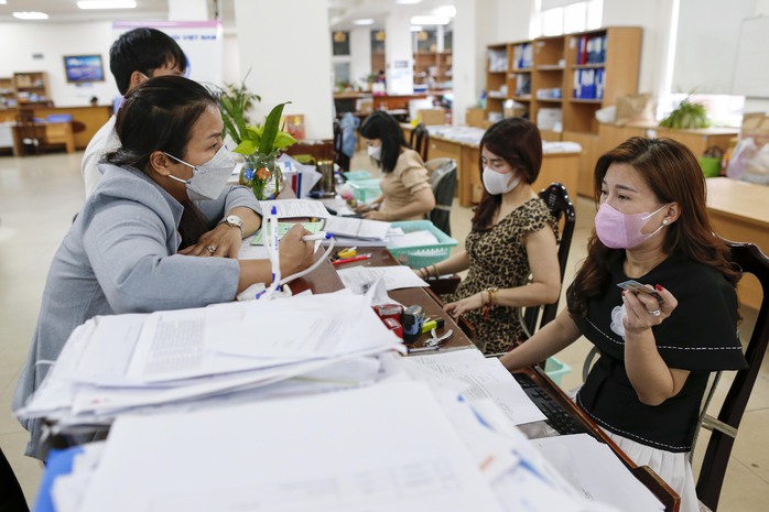 Tiền lương, BHXH năm 2024 có gì mới?- Ảnh 1. Tiền lương, BHXH năm 2024 có gì mới?- Ảnh 1.