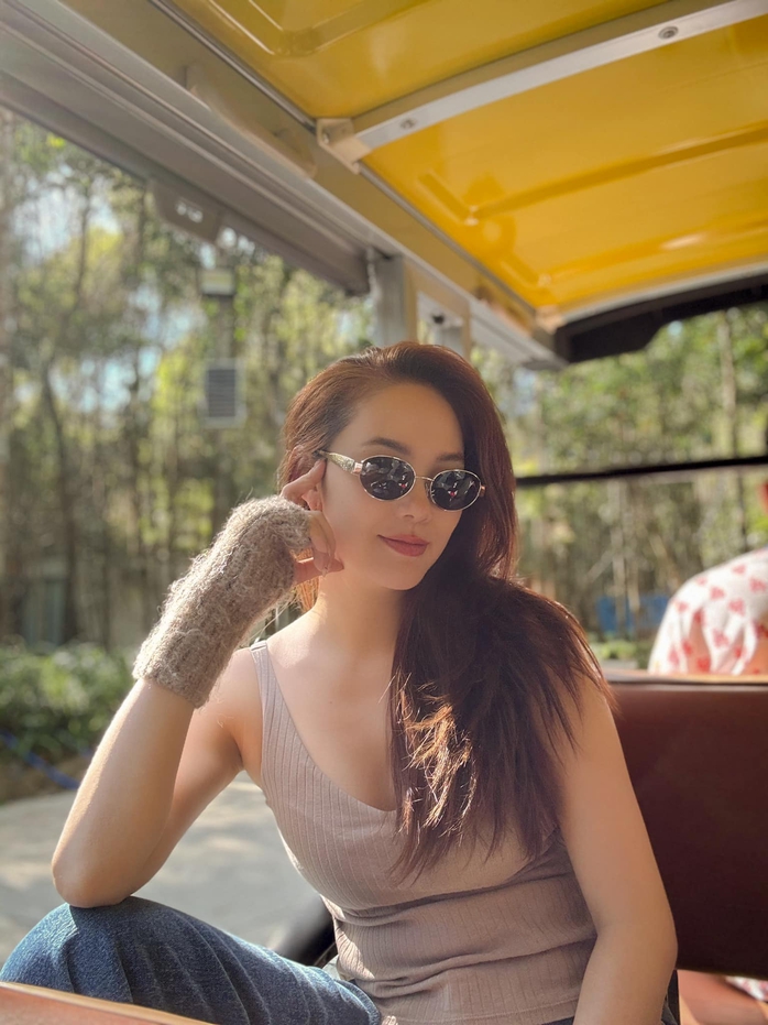 "Mẹ bỉm" Minh Hằng khoe dáng quyến rũ- Ảnh 1. "Mẹ bỉm" Minh Hằng khoe dáng quyến rũ- Ảnh 1.