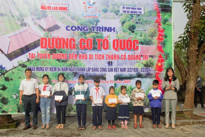 Khánh thành "Đường cờ Tổ quốc" tại Thành cổ Quảng Trị- Ảnh 13. Khánh thành "Đường cờ Tổ quốc" tại Thành cổ Quảng Trị- Ảnh 13.