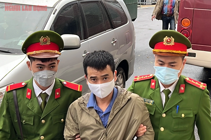 VIDEO: Hai cựu bộ trưởng Nguyễn Thanh Long, Chu Ngọc Anh tới hầu toà- Ảnh 6. VIDEO: Hai cựu bộ trưởng Nguyễn Thanh Long, Chu Ngọc Anh tới hầu toà- Ảnh 6.