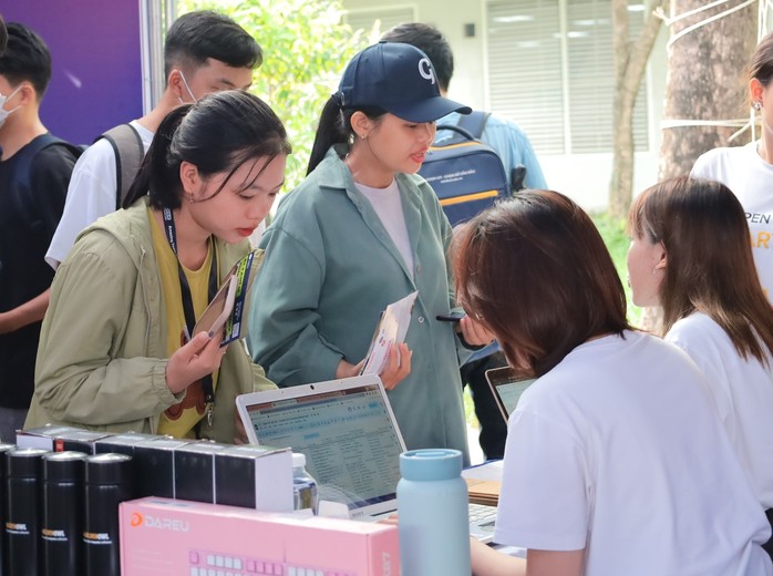 Vị trí IT nhận lương cao nhất năm 2023 là 63 triệu đồng/tháng- Ảnh 1.