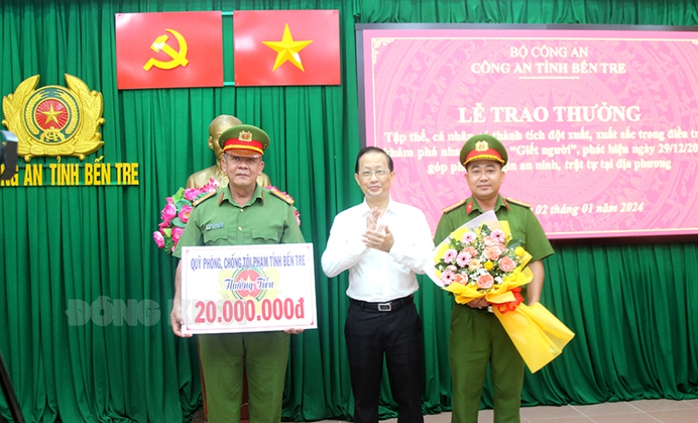 Khen thưởng lực lượng phá nhanh vụ nữ cán bộ đoàn bị sát hại dã man- Ảnh 1. Khen thưởng lực lượng phá nhanh vụ nữ cán bộ đoàn bị sát hại dã man- Ảnh 1.