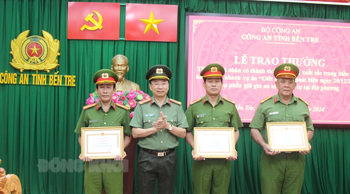 Khen thưởng lực lượng phá nhanh vụ nữ cán bộ đoàn bị sát hại dã man- Ảnh 2. Khen thưởng lực lượng phá nhanh vụ nữ cán bộ đoàn bị sát hại dã man- Ảnh 2.