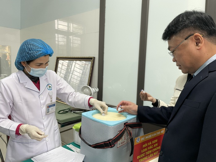 Sắp có thêm 2,8 triệu liều vắc-xin "5 trong 1" tiêm miễn phí- Ảnh 2.
Sắp có thêm 2,8 triệu liều vắc-xin "5 trong 1" tiêm miễn phí- Ảnh 2.