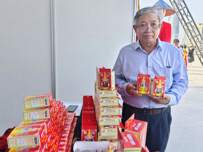 "Chốt đơn" cả tấn chả bò, lạp xưởng Tết... nhưng không tăng giá- Ảnh 3. "Chốt đơn" cả tấn chả bò, lạp xưởng Tết... nhưng không tăng giá- Ảnh 3.
