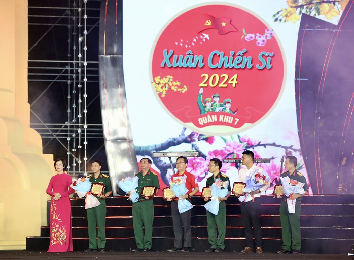 Xuân ấm về với quân dân Bình Phước- Ảnh 5. Xuân ấm về với quân dân Bình Phước- Ảnh 5.