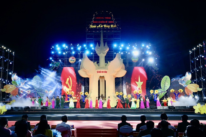 Xuân ấm về với quân dân Bình Phước- Ảnh 2. Xuân ấm về với quân dân Bình Phước- Ảnh 2.