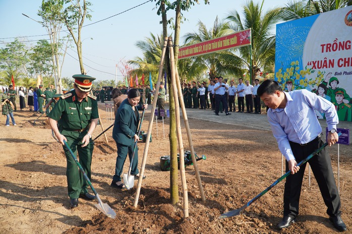 Nhiều hoạt động ý nghĩa trong Chương trình "Xuân chiến sĩ" ở Bình Phước- Ảnh 5. Nhiều hoạt động ý nghĩa trong Chương trình "Xuân chiến sĩ" ở Bình Phước- Ảnh 5.
