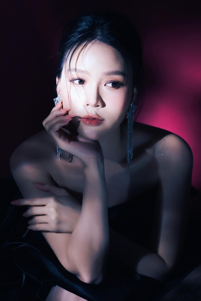 Showbiz Việt: Những người đẹp chờ đón "rồng con"!- Ảnh 1. Showbiz Việt: Những người đẹp chờ đón "rồng con"!- Ảnh 1.
