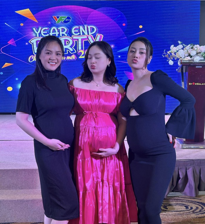 Showbiz Việt: Những người đẹp chờ đón "rồng con"!- Ảnh 7. Showbiz Việt: Những người đẹp chờ đón "rồng con"!- Ảnh 7.