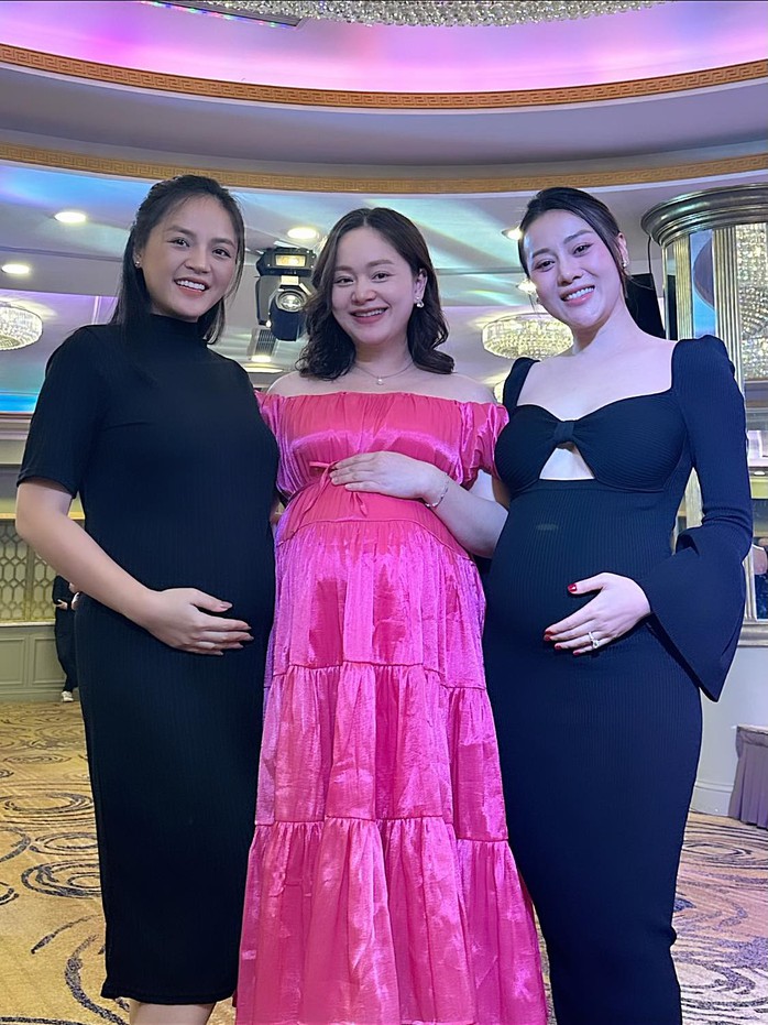 Showbiz Việt: Những người đẹp chờ đón "rồng con"!- Ảnh 6. Showbiz Việt: Những người đẹp chờ đón "rồng con"!- Ảnh 6.