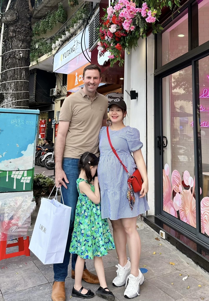 Showbiz Việt: Những người đẹp chờ đón "rồng con"!- Ảnh 4. Showbiz Việt: Những người đẹp chờ đón "rồng con"!- Ảnh 4.