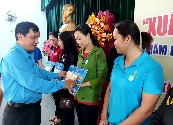 Công đoàn sẻ chia kịp thời- Ảnh 1. Công đoàn sẻ chia kịp thời- Ảnh 1.