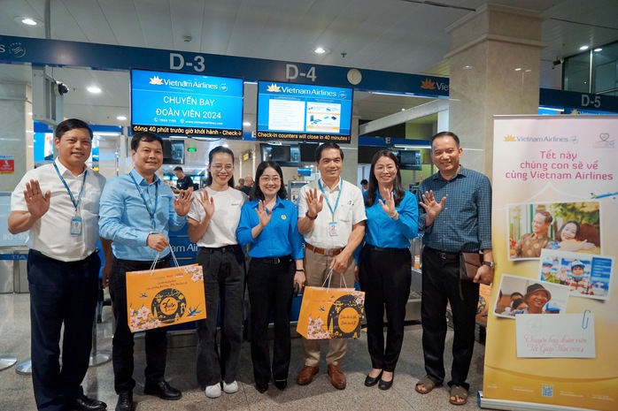 Xúc động khi được về quê ăn Tết trên chuyến bay 0 đồng- Ảnh 3. Xúc động khi được về quê ăn Tết trên chuyến bay 0 đồng- Ảnh 3.