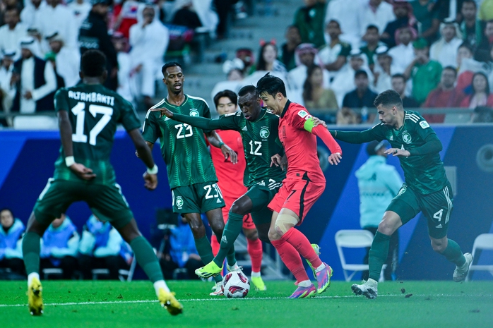 Asian Cup 2023: Hàn Quốc thoát hiểm, đánh bại Ả Rập Saudi trên chấm 11 m- Ảnh 1. Asian Cup 2023: Hàn Quốc thoát hiểm, đánh bại Ả Rập Saudi trên chấm 11 m- Ảnh 1.