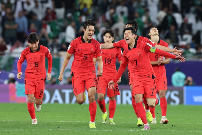Asian Cup 2023: Hàn Quốc thoát hiểm, đánh bại Ả Rập Saudi trên chấm 11 m- Ảnh 2. Asian Cup 2023: Hàn Quốc thoát hiểm, đánh bại Ả Rập Saudi trên chấm 11 m- Ảnh 2.