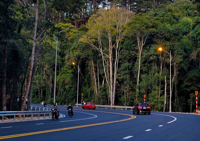Được lưu thông trên toàn tuyến đèo Prenn với tốc độ bao nhiêu?- Ảnh 2. Được lưu thông trên toàn tuyến đèo Prenn với tốc độ bao nhiêu?- Ảnh 2.