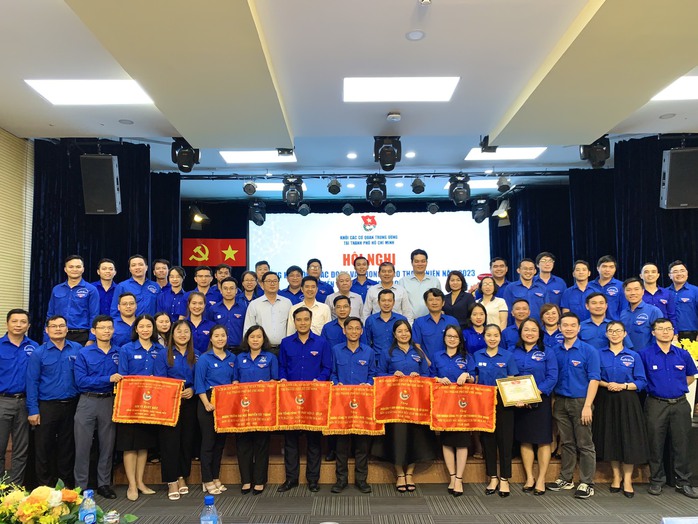 Tuyên dương tập thể, cá nhân trong công tác Đoàn và phong trào thanh niên năm 2023- Ảnh 1.