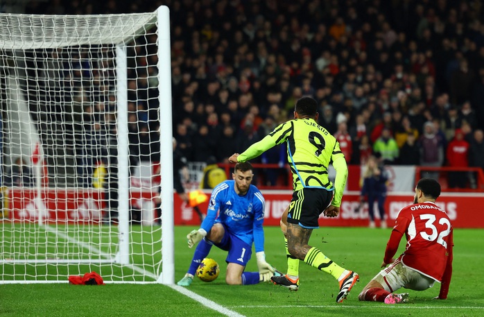 Hiệp 2 bùng nổ, Nottingham Forest suýt lật đổ Arsenal- Ảnh 3. Hiệp 2 bùng nổ, Nottingham Forest suýt lật đổ Arsenal- Ảnh 3.