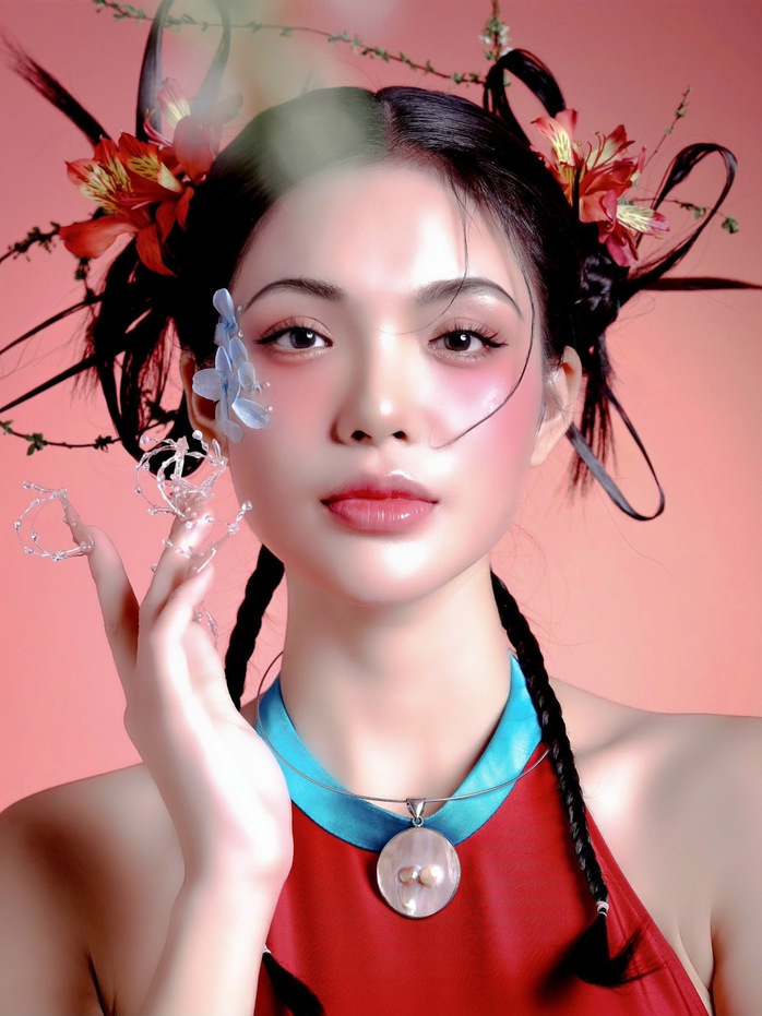 Nhật Hạ khoe lưng trần nõn nà, đón Xuân Giáp Thìn- Ảnh 1. Nhật Hạ khoe lưng trần nõn nà, đón Xuân Giáp Thìn- Ảnh 1.