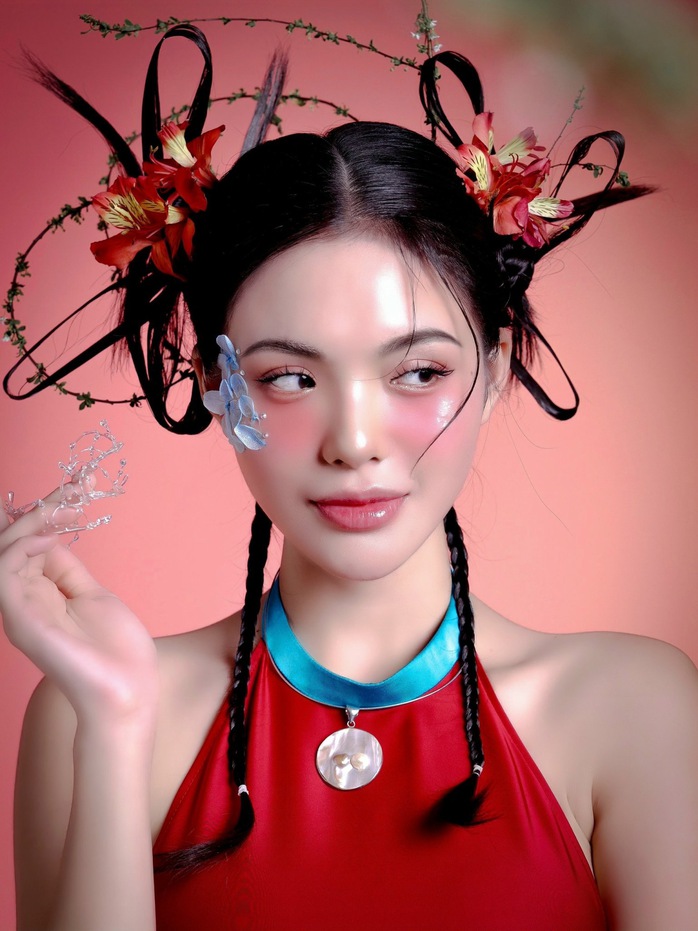 Nhật Hạ khoe lưng trần nõn nà, đón Xuân Giáp Thìn- Ảnh 2. Nhật Hạ khoe lưng trần nõn nà, đón Xuân Giáp Thìn- Ảnh 2.
