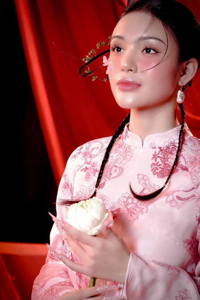 Nhật Hạ khoe lưng trần nõn nà, đón Xuân Giáp Thìn- Ảnh 7. Nhật Hạ khoe lưng trần nõn nà, đón Xuân Giáp Thìn- Ảnh 7.