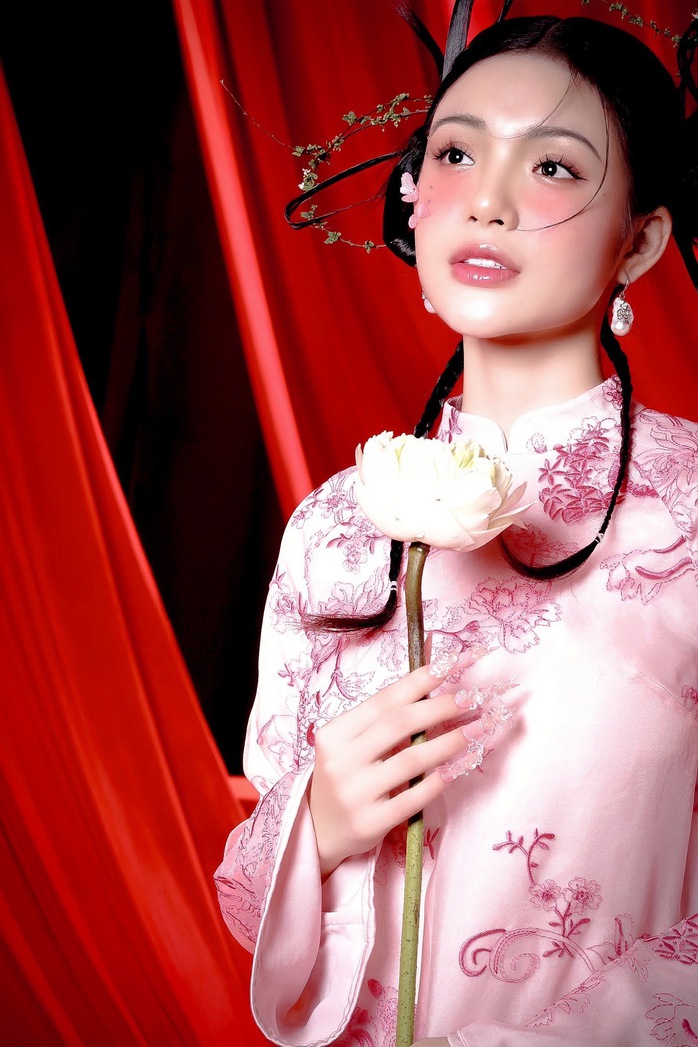 Nhật Hạ khoe lưng trần nõn nà, đón Xuân Giáp Thìn- Ảnh 8. Nhật Hạ khoe lưng trần nõn nà, đón Xuân Giáp Thìn- Ảnh 8.