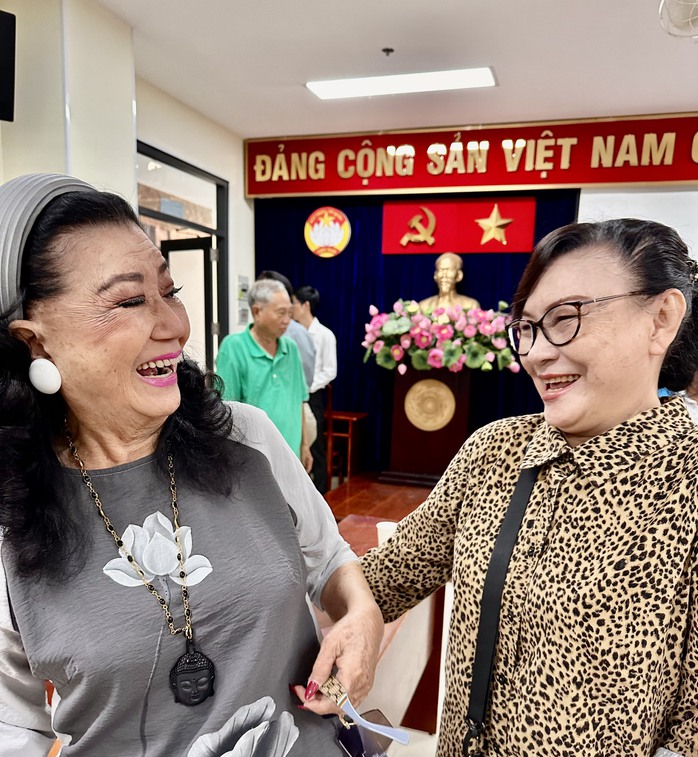 NSND Kim Cương và chương trình “Nghệ sĩ tri âm” lần 10 trao quà cho 120 nghệ sĩ- Ảnh 2. NSND Kim Cương và chương trình “Nghệ sĩ tri âm” lần 10 trao quà cho 120 nghệ sĩ- Ảnh 2.