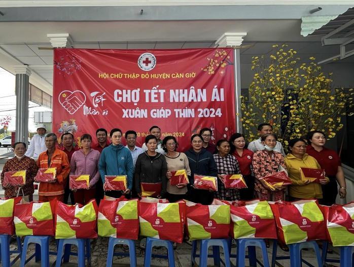 Thêm 1.000 lá cờ Tổ quốc đến với huyện Cần Giờ- Ảnh 1. Thêm 1.000 lá cờ Tổ quốc đến với huyện Cần Giờ- Ảnh 1.