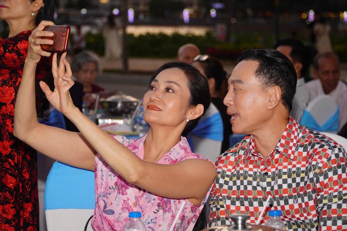 NSND Kim Xuân, NSƯT Hạnh Thúy, Hồ Ngọc Hà… tụ hội!- Ảnh 3. NSND Kim Xuân, NSƯT Hạnh Thúy, Hồ Ngọc Hà… tụ hội!- Ảnh 3.