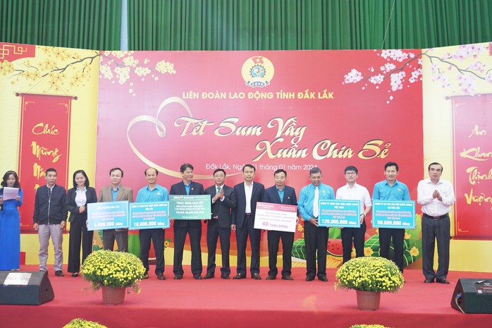 Đắk Lắk: Chăm lo hơn 8.000 đoàn viên, người lao động dịp Tết- Ảnh 2. Đắk Lắk: Chăm lo hơn 8.000 đoàn viên, người lao động dịp Tết- Ảnh 2.