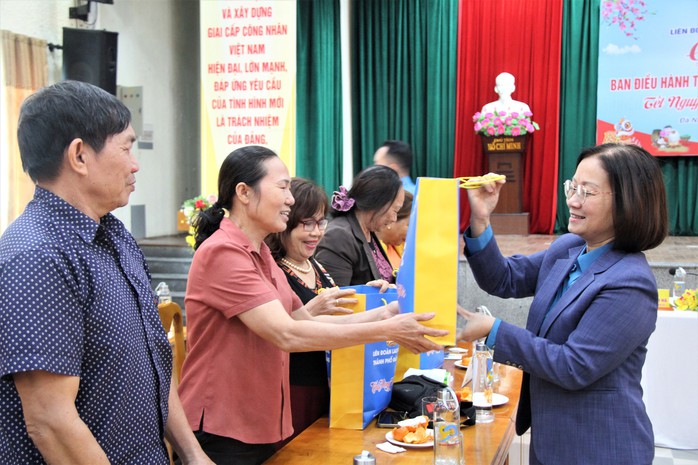 Đà Nẵng: Động viên cán bộ Công đoàn, đoàn viên hoàn cảnh khó khăn- Ảnh 3. Đà Nẵng: Động viên cán bộ Công đoàn, đoàn viên hoàn cảnh khó khăn- Ảnh 3.