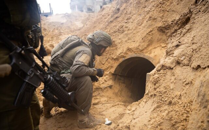 Israel xác nhận phá hủy đường hầm Gaza bằng “bom nước”- Ảnh 2. Israel xác nhận phá hủy đường hầm Gaza bằng “bom nước”- Ảnh 2.