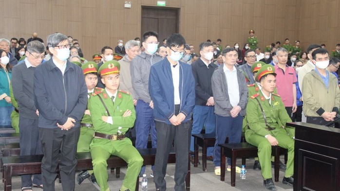 Cựu giám đốc CDC "trần tình" vì sao chia tiền cho bí thư Tỉnh ủy ít hơn giám đốc sở Y tế?- Ảnh 3. Cựu giám đốc CDC "trần tình" vì sao chia tiền cho bí thư Tỉnh ủy ít hơn giám đốc sở Y tế?- Ảnh 3.
