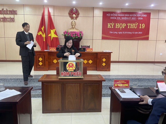 Một Chủ tịch UBND huyện xin từ chức vì phiếu tín nhiệm thấp- Ảnh 3. Một Chủ tịch UBND huyện xin từ chức vì phiếu tín nhiệm thấp- Ảnh 3.