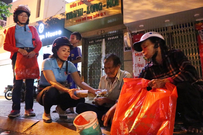 Tấm lòng thơm thảo của vợ chồng bác sĩ- Ảnh 4. Tấm lòng thơm thảo của vợ chồng bác sĩ- Ảnh 4.