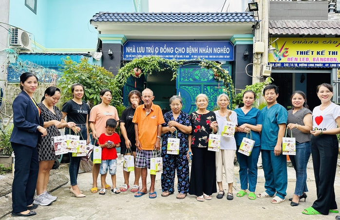 Tấm lòng thơm thảo của vợ chồng bác sĩ- Ảnh 3. Tấm lòng thơm thảo của vợ chồng bác sĩ- Ảnh 3.