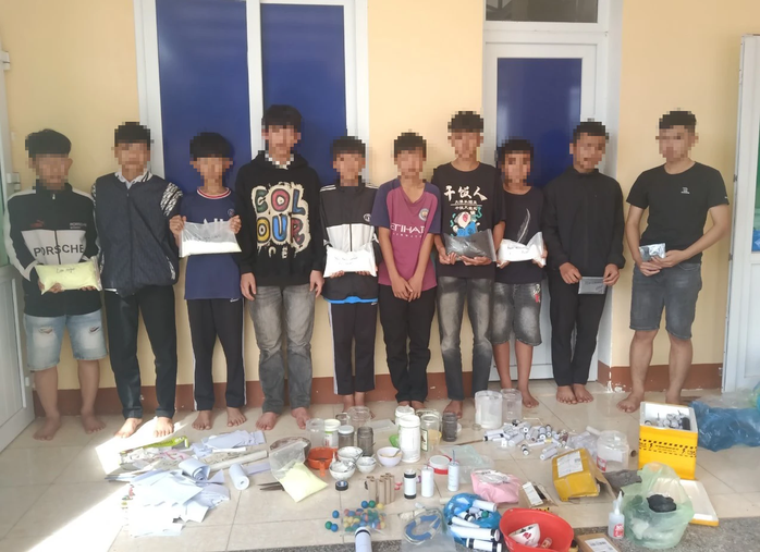 Liên tiếp phát hiện học sinh chế tạo pháo nổ- Ảnh 1. Liên tiếp phát hiện học sinh chế tạo pháo nổ- Ảnh 1.