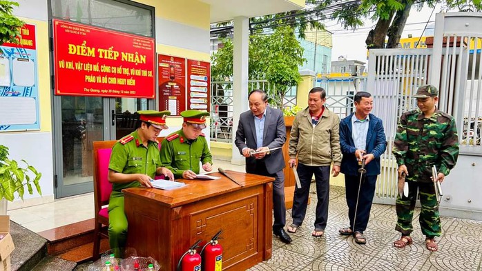 Đà Nẵng kêu gọi thực hiện cuộc vận động người dân giao nộp vũ khí- Ảnh 1. Đà Nẵng kêu gọi thực hiện cuộc vận động người dân giao nộp vũ khí- Ảnh 1.