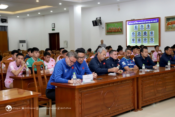 Tuyển thủ Việt Nam nhận lì xì trước thềm Asian Cup 2023- Ảnh 4. Tuyển thủ Việt Nam nhận lì xì trước thềm Asian Cup 2023- Ảnh 4.
