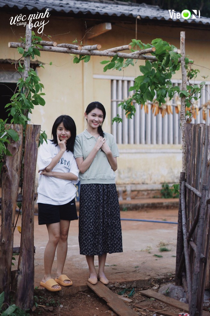 Á hậu Thùy Dung làm chị em với Trịnh Thảo- Ảnh 2.