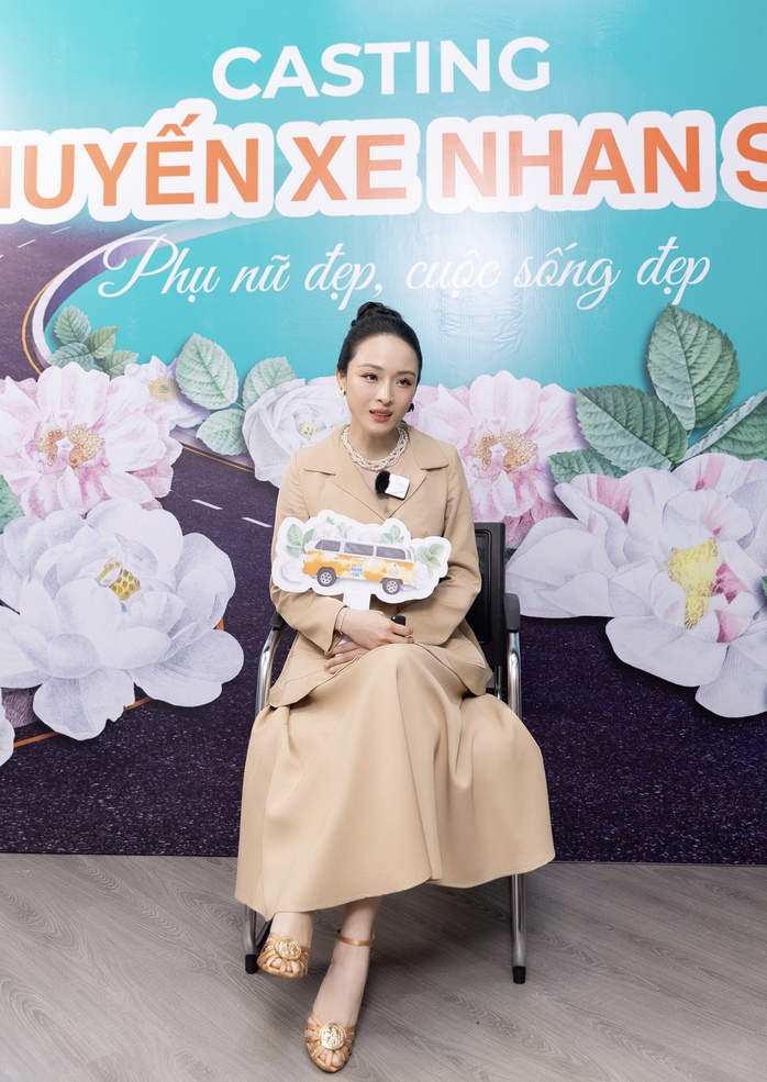 Hoa hậu Trương Hồ Phương Nga tái xuất làng giải trí
- Ảnh 1. Hoa hậu Trương Hồ Phương Nga tái xuất làng giải trí
- Ảnh 1.