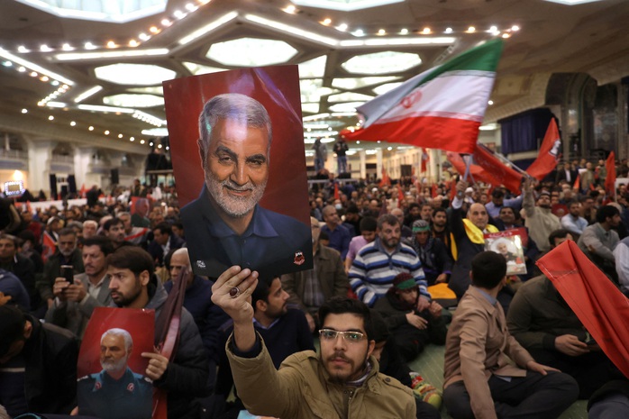 Đánh bom gần mộ tướng Soleimani: Ai đứng sau vụ nổ kép đẫm máu ở Iran?- Ảnh 3. Đánh bom gần mộ tướng Soleimani: Ai đứng sau vụ nổ kép đẫm máu ở Iran?- Ảnh 3.