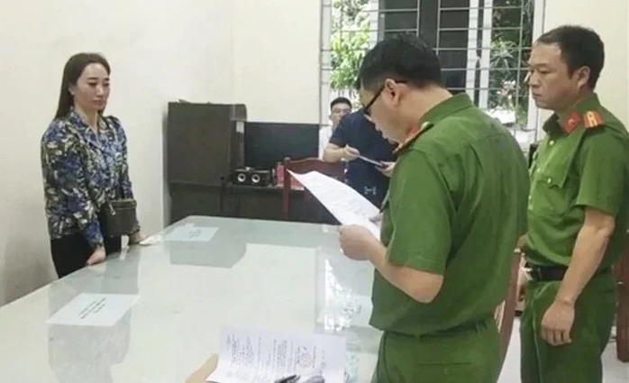 Cô đồng "đúng nhận, sai cãi" Trương Thị Hương tiếp tục bị khởi tố- Ảnh 1. Cô đồng "đúng nhận, sai cãi" Trương Thị Hương tiếp tục bị khởi tố- Ảnh 1.