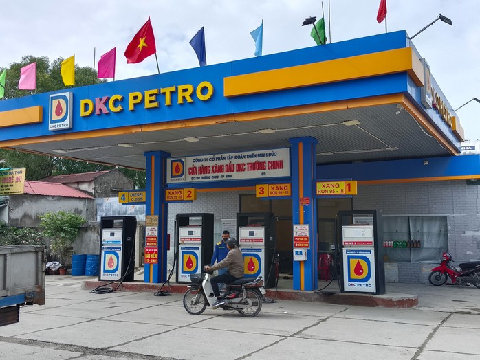 Cửa hàng xăng dầu của Công ty Xăng dầu Thiên Minh Đức tại Nghệ An - một trong những doanh nghiệp vi phạm về thuế bảo vệ môi trường Ảnh: ĐỨC NGỌC Cửa hàng xăng dầu của Công ty Xăng dầu Thiên Minh Đức tại Nghệ An - một trong những doanh nghiệp vi phạm về thuế bảo vệ môi trường Ảnh: ĐỨC NGỌC
